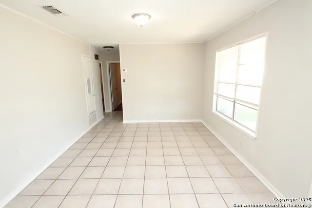 310 THREADNEEDLE LN San Antonio, TX 78227