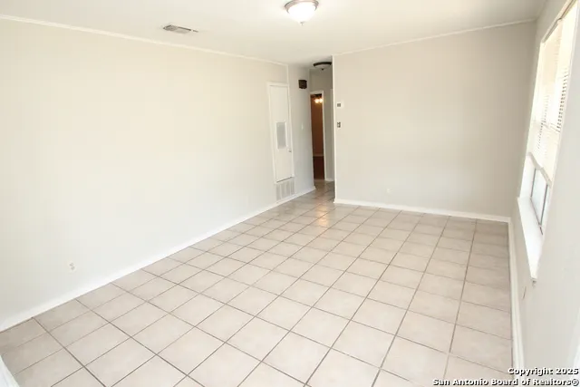 310 THREADNEEDLE LN San Antonio, TX 78227