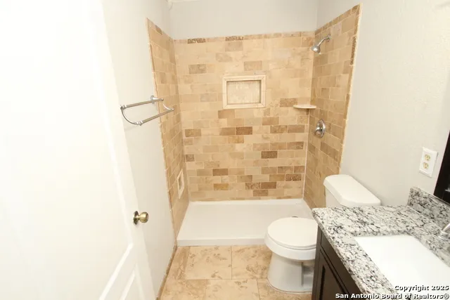 310 THREADNEEDLE LN San Antonio, TX 78227