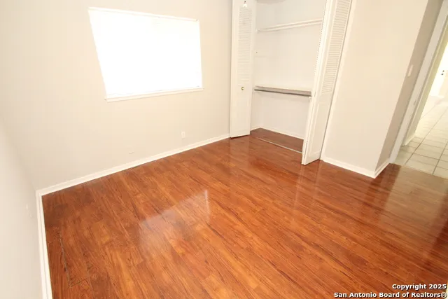 310 THREADNEEDLE LN San Antonio, TX 78227