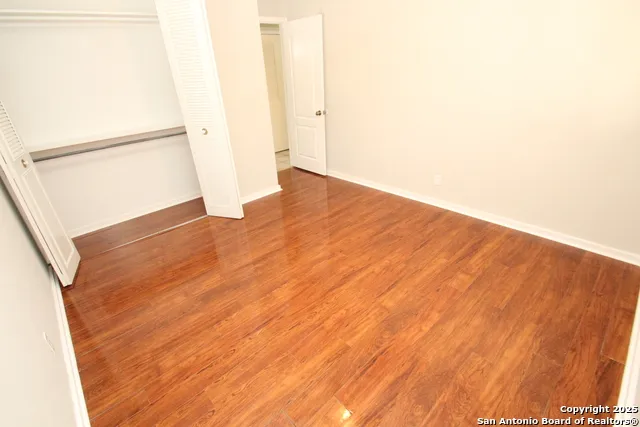 310 THREADNEEDLE LN San Antonio, TX 78227