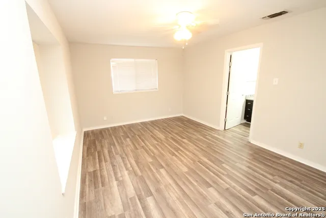 310 THREADNEEDLE LN San Antonio, TX 78227