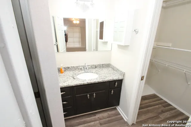 310 THREADNEEDLE LN San Antonio, TX 78227