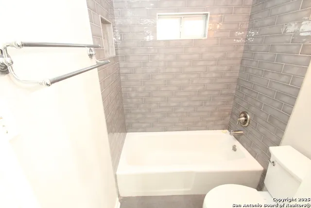 310 THREADNEEDLE LN San Antonio, TX 78227