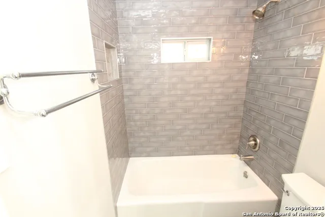 310 THREADNEEDLE LN San Antonio, TX 78227