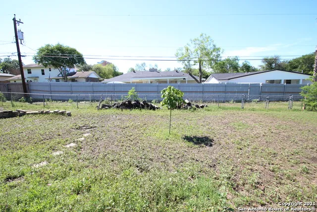 310 THREADNEEDLE LN San Antonio, TX 78227