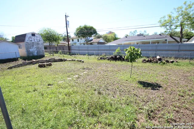 310 THREADNEEDLE LN San Antonio, TX 78227