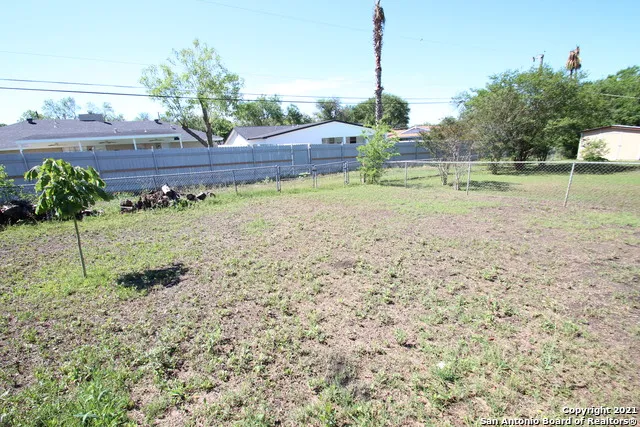 310 THREADNEEDLE LN San Antonio, TX 78227