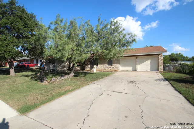 310 THREADNEEDLE LN San Antonio, TX 78227