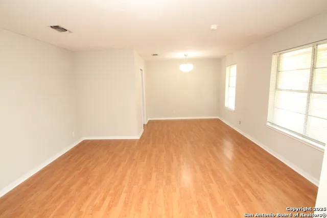 310 THREADNEEDLE LN San Antonio, TX 78227