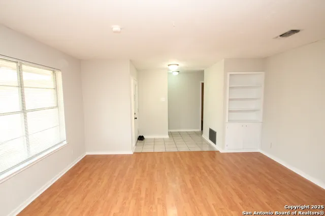 310 THREADNEEDLE LN San Antonio, TX 78227