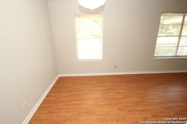 310 THREADNEEDLE LN San Antonio, TX 78227
