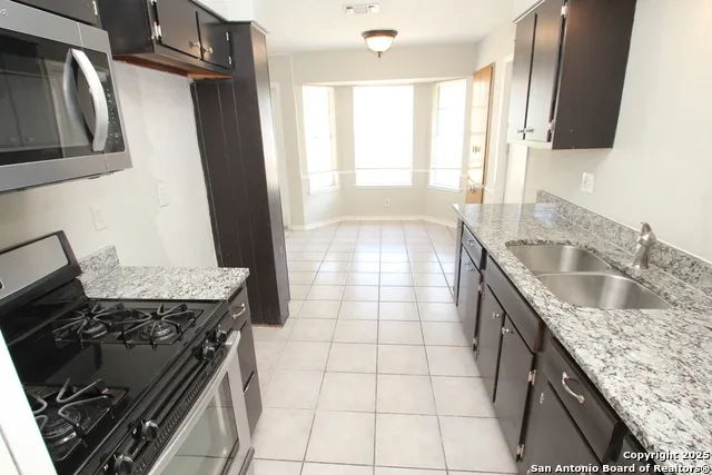 310 THREADNEEDLE LN San Antonio, TX 78227