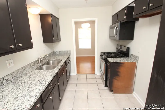 310 THREADNEEDLE LN San Antonio, TX 78227