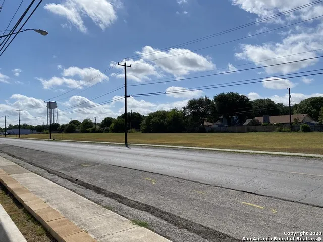 5380 Old Seguin Rd Kirby, TX 78219