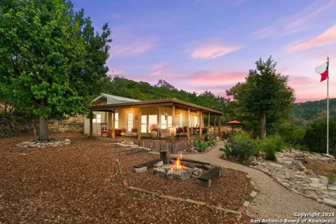 411 Valley View
