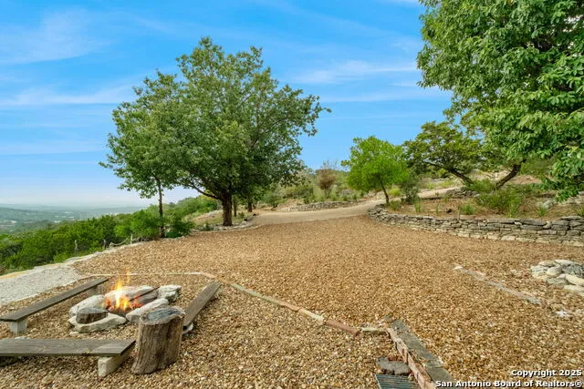 411 Valley View Pipe Creek, TX 78063