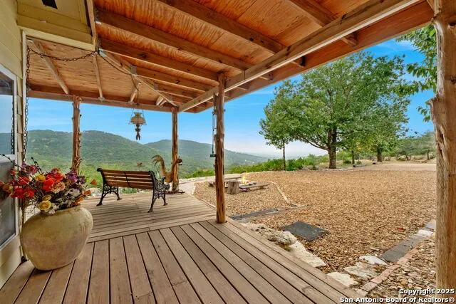 411 Valley View Pipe Creek, TX 78063