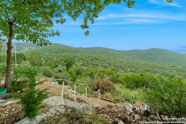 411 Valley View Pipe Creek, TX 78063