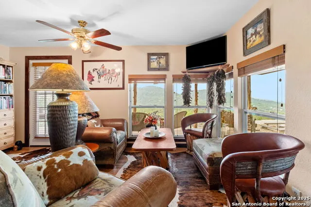 411 Valley View Pipe Creek, TX 78063