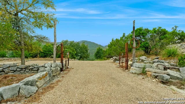 411 Valley View Pipe Creek, TX 78063