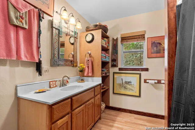 411 Valley View Pipe Creek, TX 78063