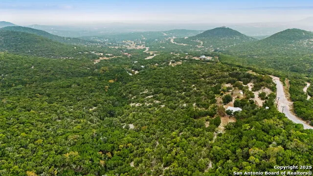 411 Valley View Pipe Creek, TX 78063