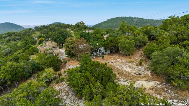 411 Valley View Pipe Creek, TX 78063