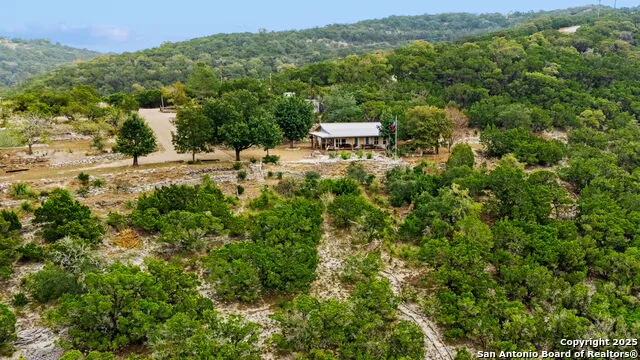 411 Valley View Pipe Creek, TX 78063