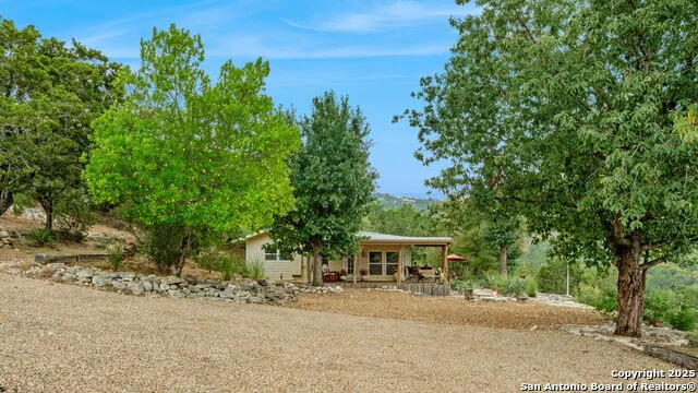 411 Valley View Pipe Creek, TX 78063