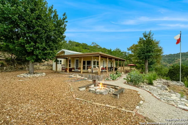 411 Valley View Pipe Creek, TX 78063