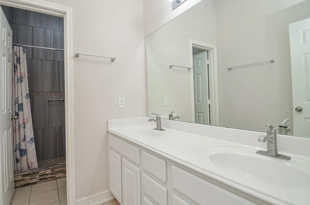 8218 Silent River Drive Richmond, TX 77406