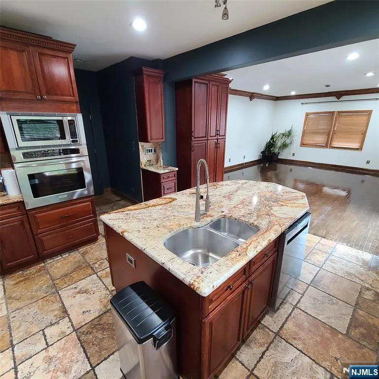 526 Moonachie Avenue Wood Ridge, NJ 07075