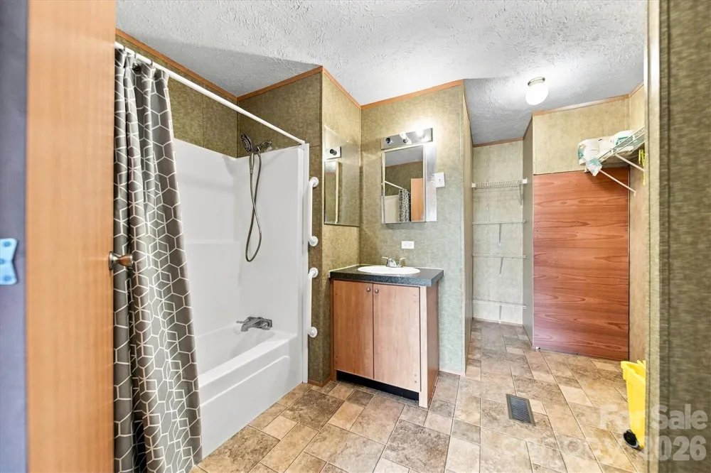 8660 Hollywood Drive Connelly Springs, NC 28612