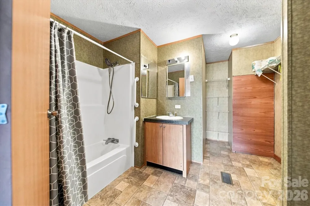 8660 Hollywood Drive Connelly Springs, NC 28612