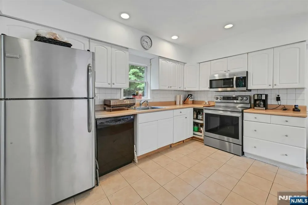 380 Ringwood Avenue Wanaque, NJ 07465