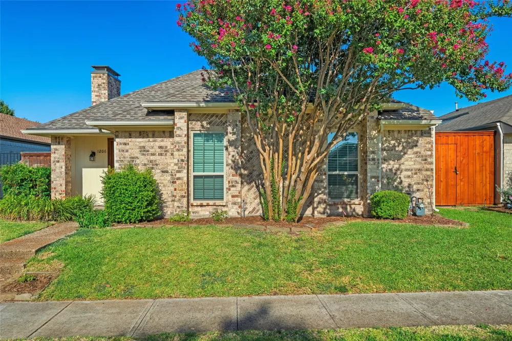 1206 Richland Oaks Drive Richardson, TX 75081