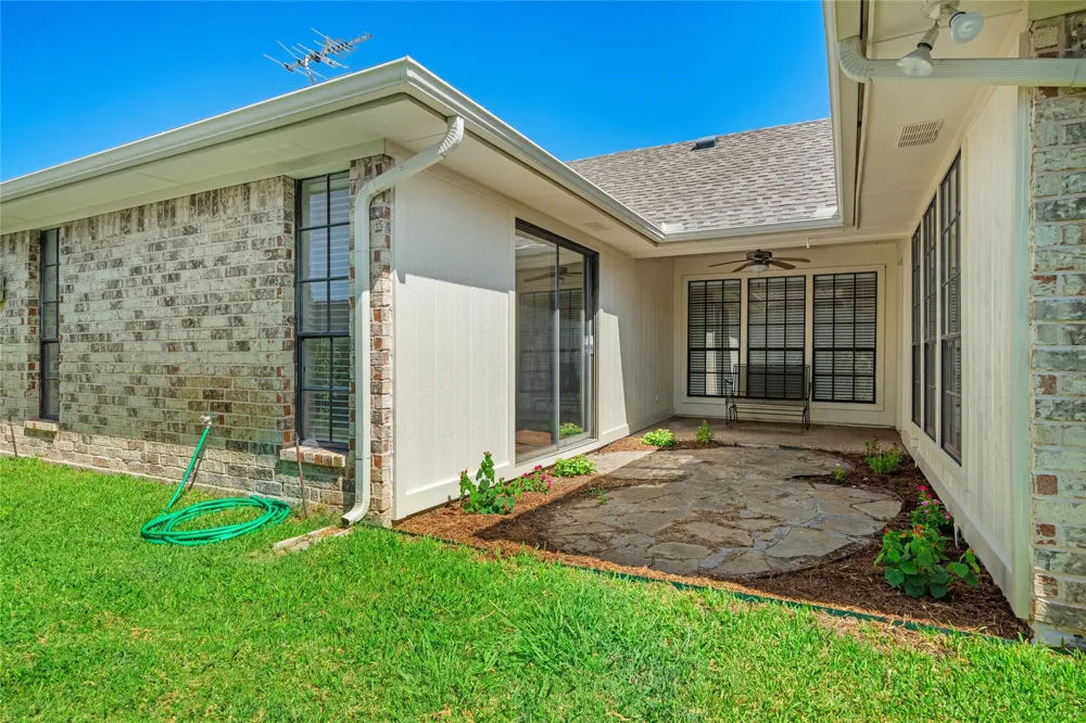 1206 Richland Oaks Drive Richardson, TX 75081