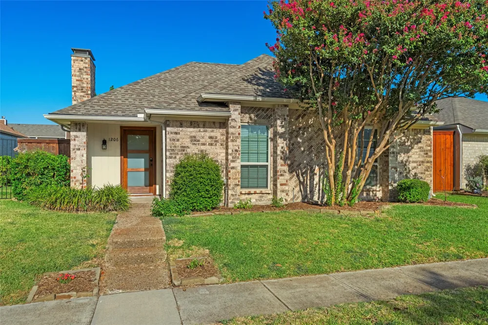1206 Richland Oaks Drive Richardson, TX 75081