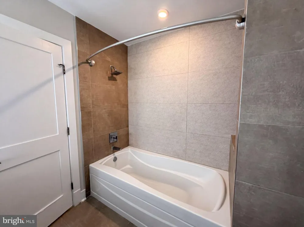 1108 S HIGHLAND STREET #2 Arlington, VA 22204
