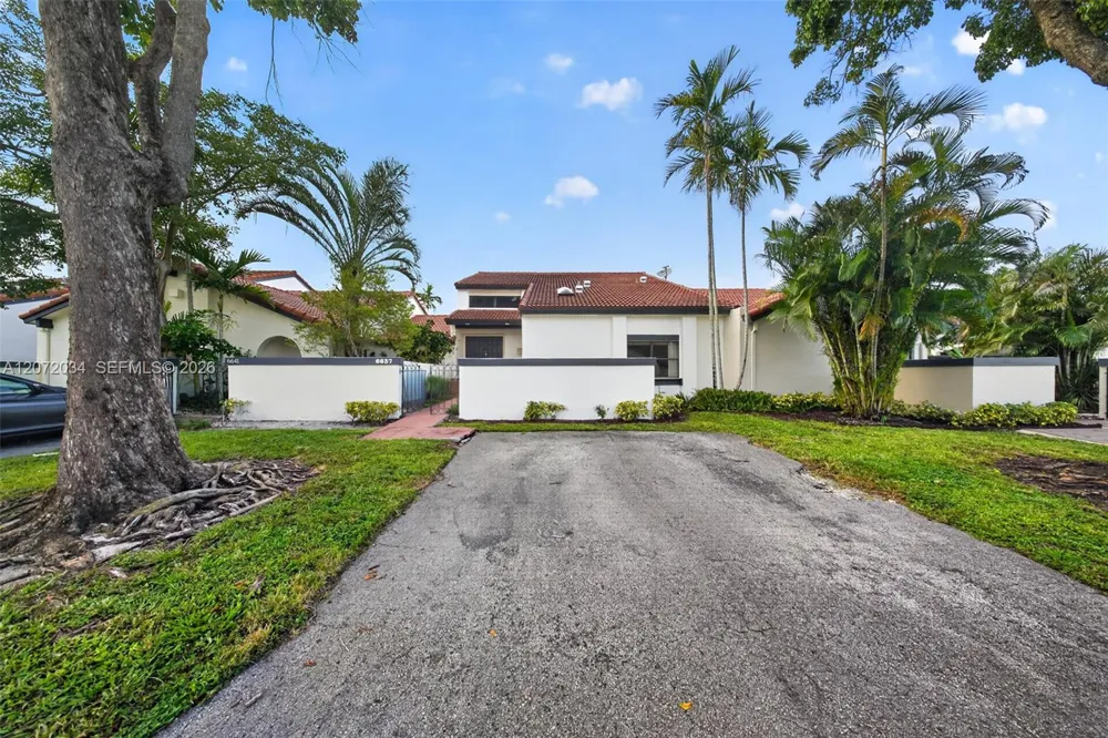 6637 NW 181st Ln Hialeah, FL 33015