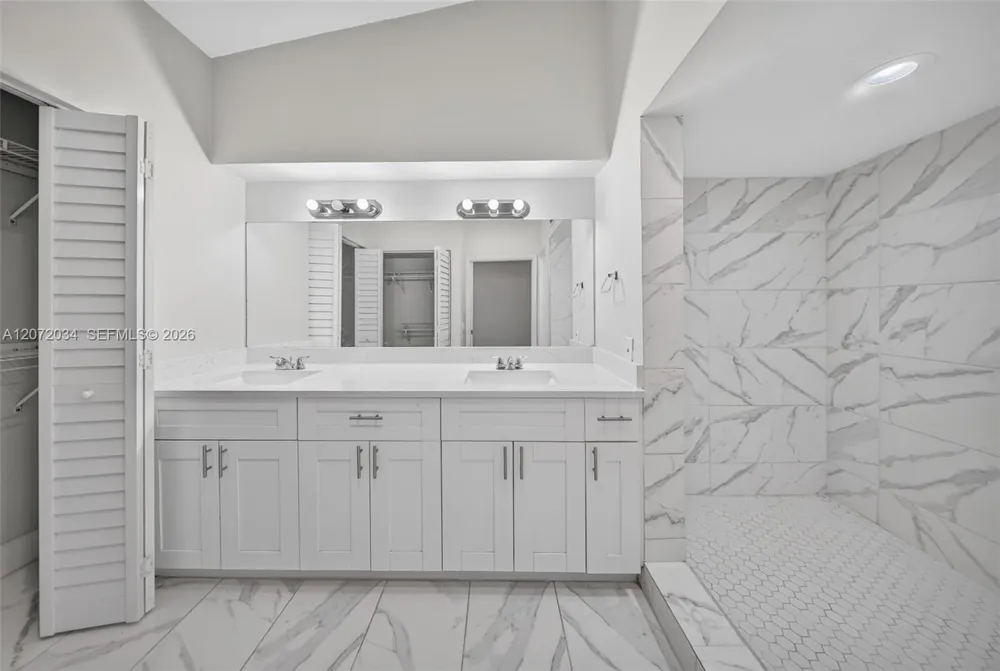 6637 NW 181st Ln Hialeah, FL 33015