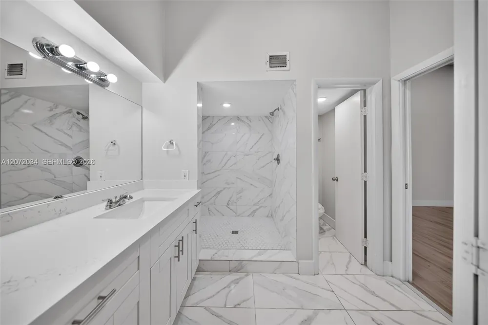 6637 NW 181st Ln Hialeah, FL 33015