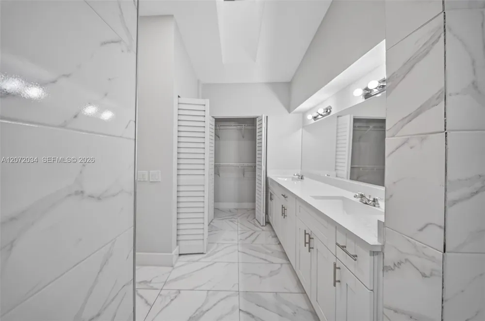 6637 NW 181st Ln Hialeah, FL 33015