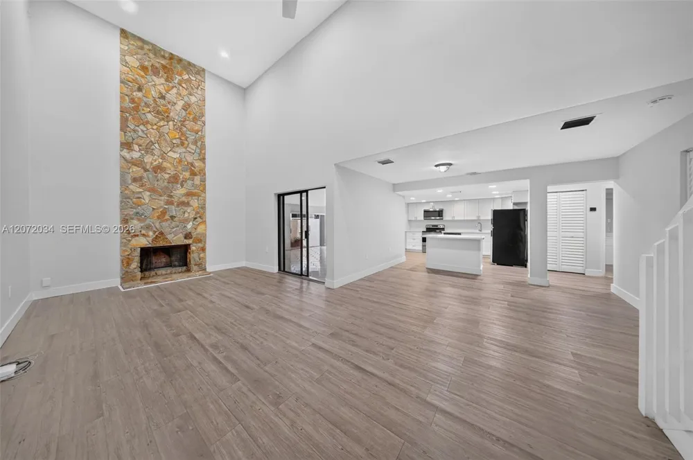 6637 NW 181st Ln Hialeah, FL 33015