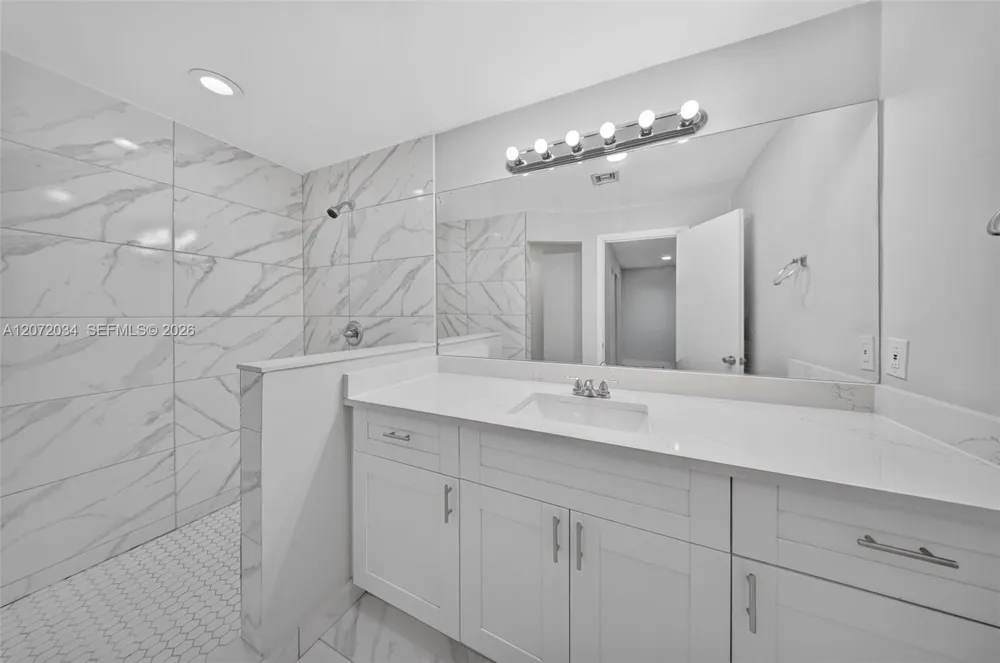 6637 NW 181st Ln Hialeah, FL 33015