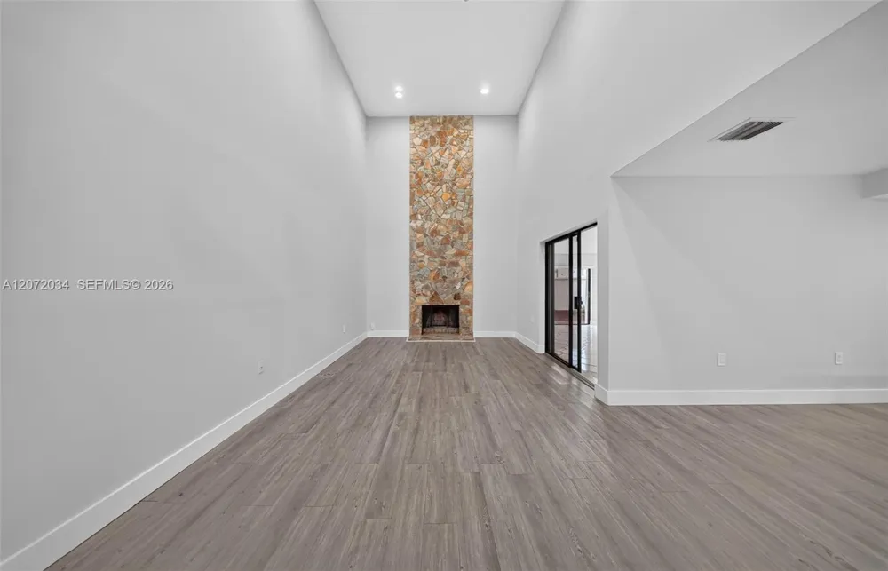 6637 NW 181st Ln Hialeah, FL 33015