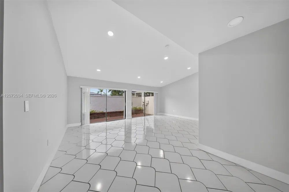 6637 NW 181st Ln Hialeah, FL 33015