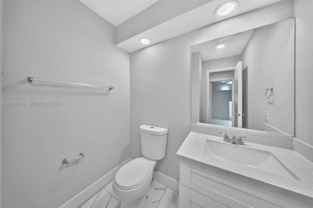 6637 NW 181st Ln Hialeah, FL 33015