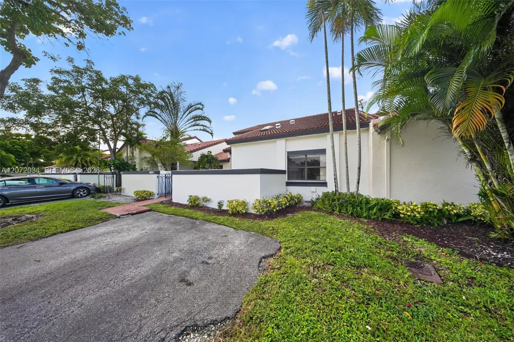 6637 NW 181st Ln Hialeah, FL 33015